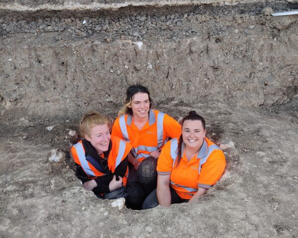 How many archaeologists fit in a well