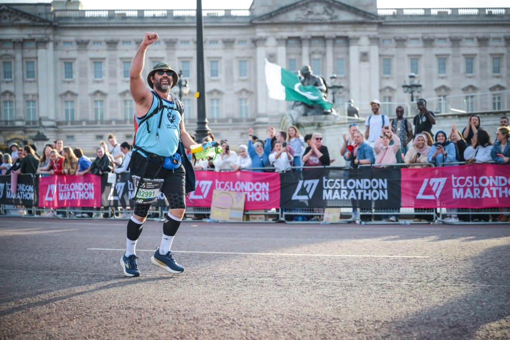 ruben-celebrating-finishing the london marathon