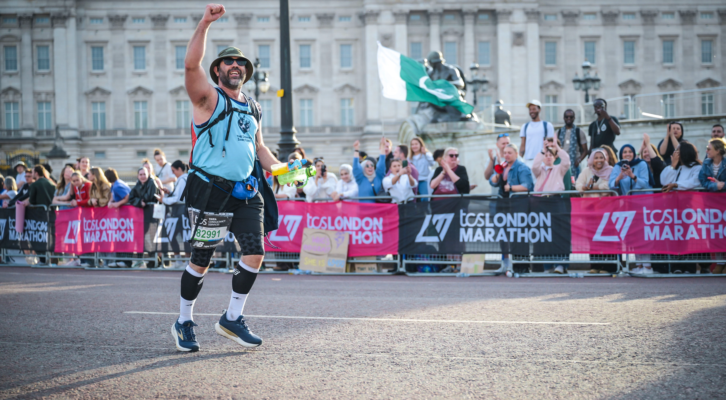 ruben-celebrating-finishing the london marathon